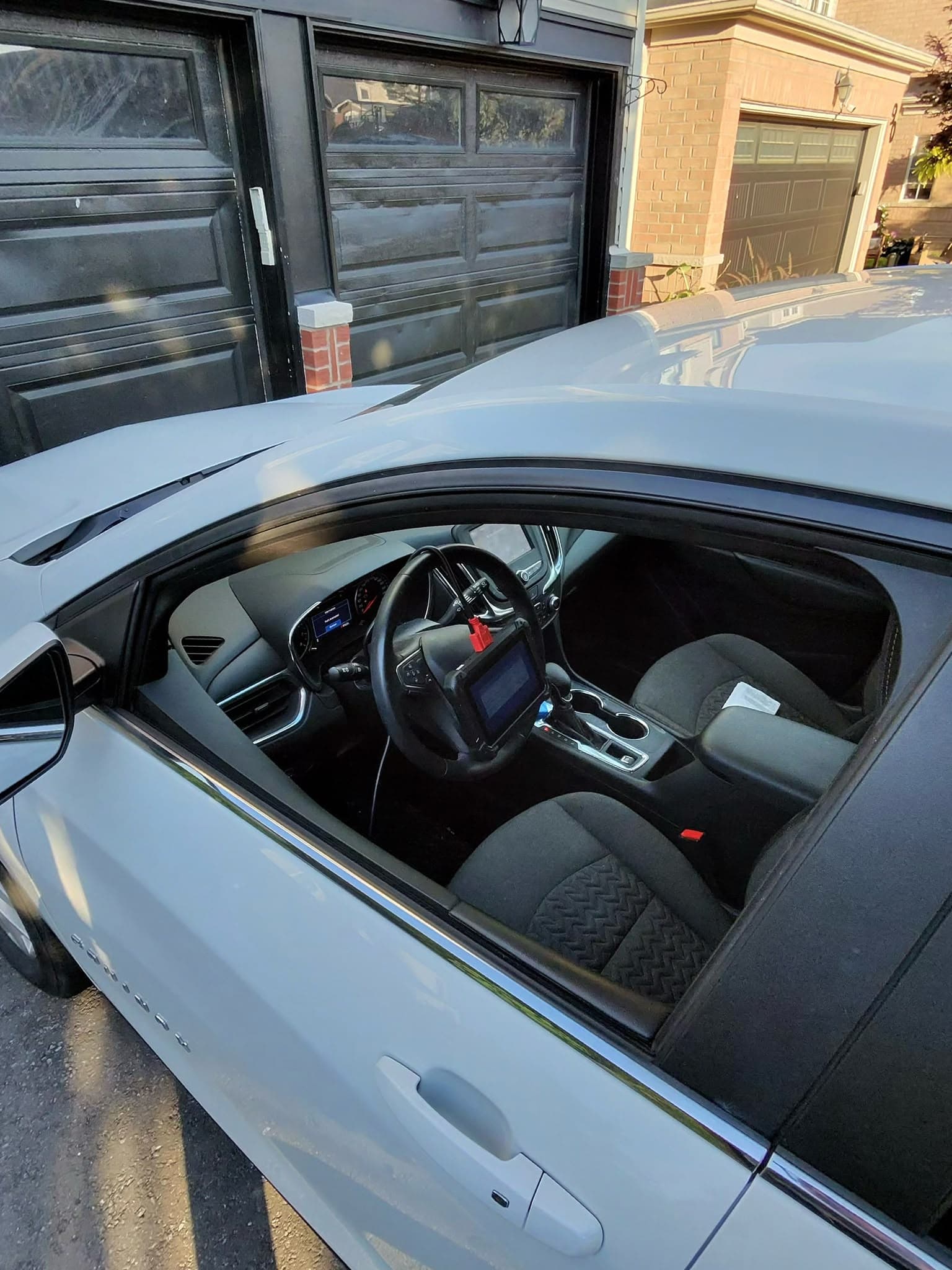 Diagnostic equipment connected inside the Equinox during key programming